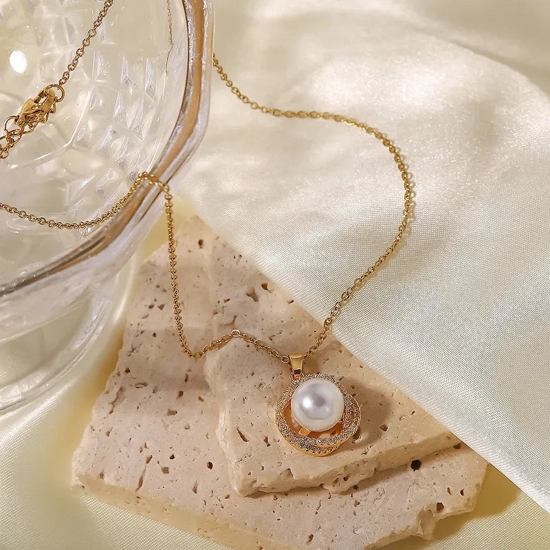 Pearl infinity pendant 18k gold plated